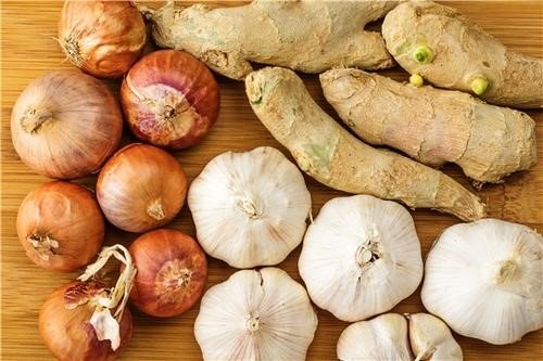 有些小事我们会用“鸡毛蒜皮”形容，“鸡毛”和“蒜皮”有什么联系？