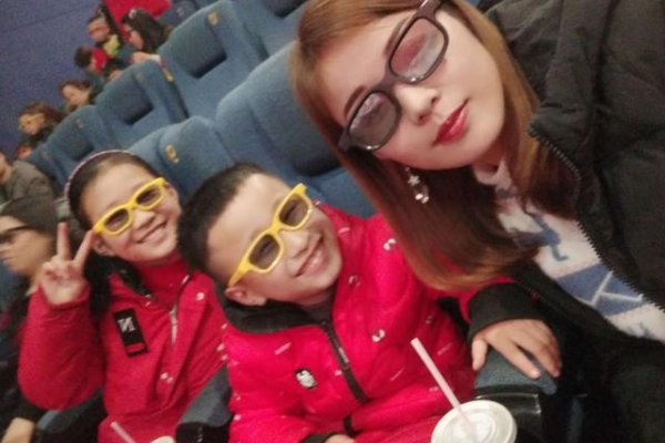 弟弟为什么这样看我