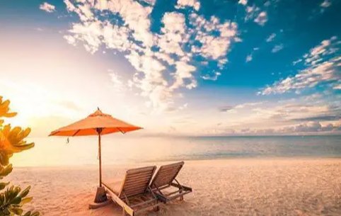 《小城夏天》的歌词？