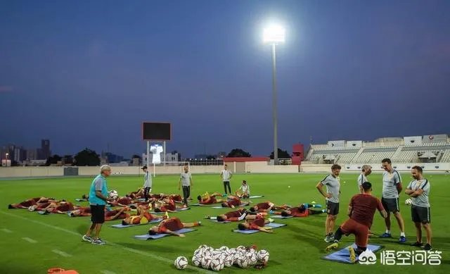 里皮在阿联酋受到当地副酋长的接见，国足为什么这么有面儿？