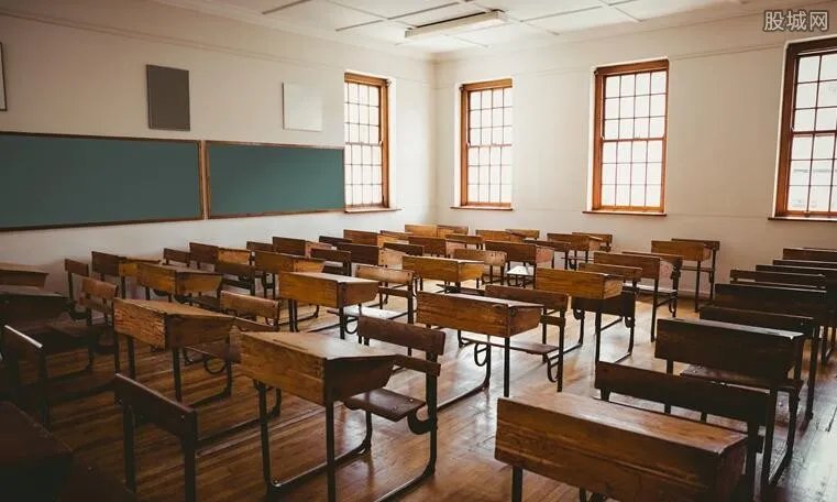 黑板报堪比电影 这简直就是巨幕电影啊