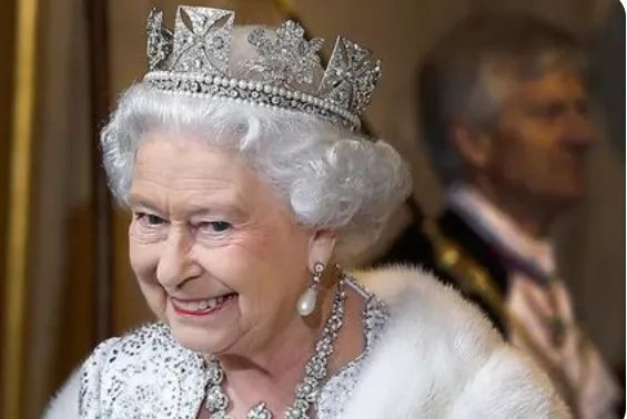 英国女王的权利有多大啊？