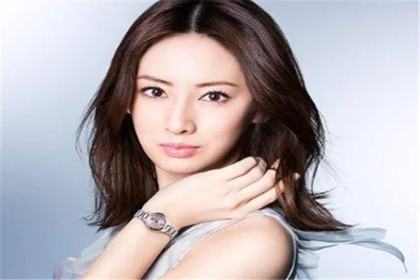 日本十大名模：宫泽理惠上榜，她热衷于慈善