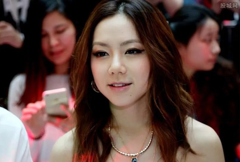 邓紫棋曝新欢标准 网友称她忘不了旧爱林宥嘉