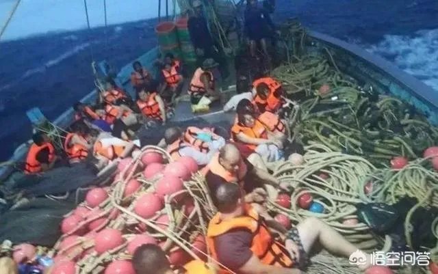 泰国沉船事故中，为什么艾莎公主号的游客全部逃生，而凤凰号的游客就死伤多人？
