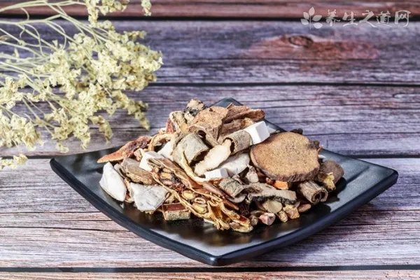 白鬼笔的药用价值_白鬼笔的副作用