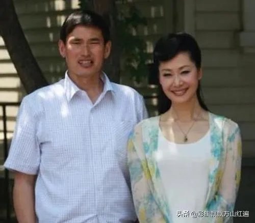 农民歌手朱之文成名后每天那么多粉丝去录视频是悲剧还是喜剧?