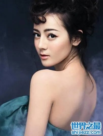 迪丽热巴的脱身照片曝光，真是太有料了(起码有个D) 