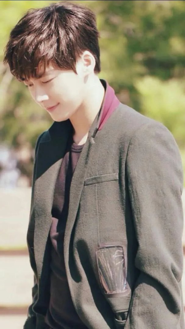 这张图片中的人是李易峰吗?