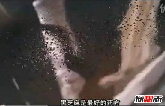 超恶心芝麻女孩的故事，芝麻镶进毛孔用牙签挑(图片/慎点)