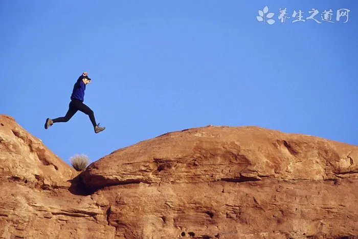 哑铃的各种锻炼方法集锦