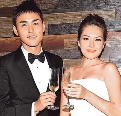 阮经天女朋友图片曝光 拍床戏尺度大堪比三级片