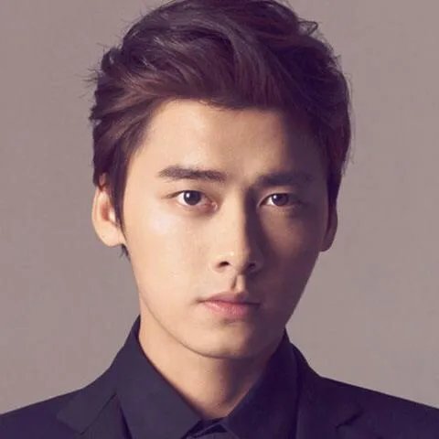 这张图片中的人是李易峰吗?