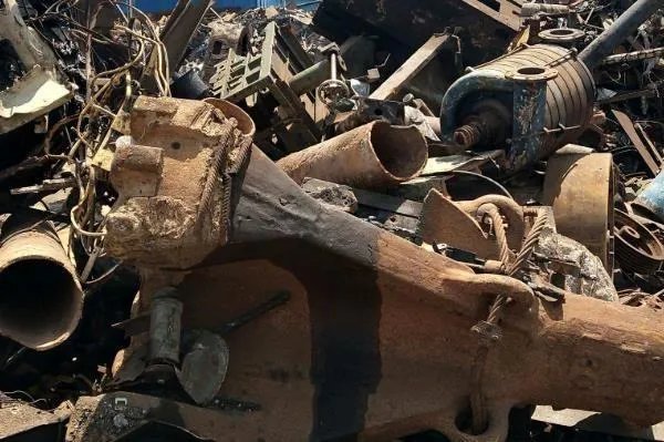 今天的废铁价格多少钱一吨?