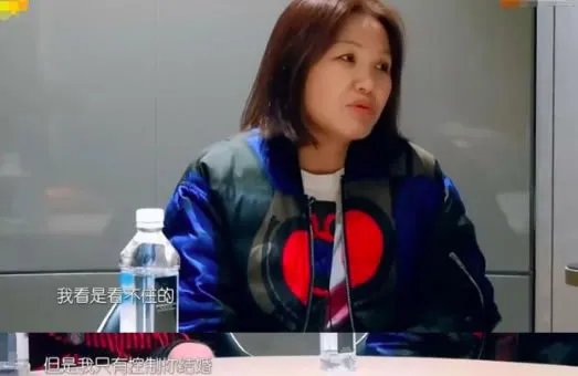 于小彤35岁才结婚什么情况：真相始末是个什么梗