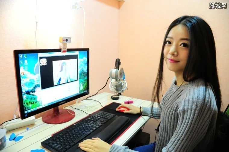 六旬大妈打赏主播 一年内打赏现金及礼物共计30余万