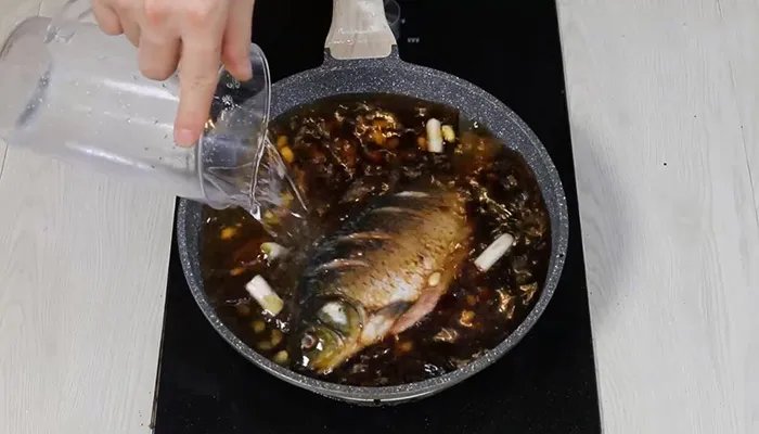 鲤鱼怎么做好吃 焖鲤鱼的做法
