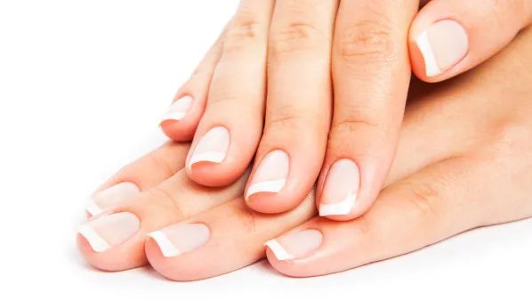 指甲长白斑什么原因