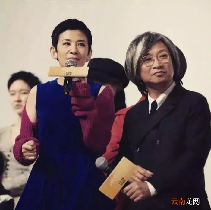 吴君如老公,53岁吴君如为满头白发的老公庆生