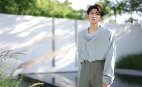 王源晒打雷闪电天气的视频