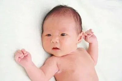 宝宝湿疹涂完湿疹膏变硬正常吗