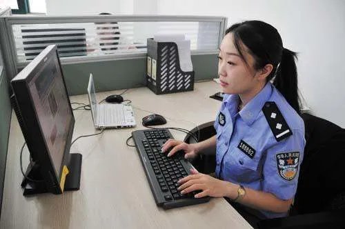 请问一下，公安文职是什么回事？也是通过公务员考试的吗？