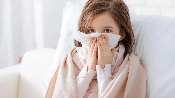 小儿急性喉炎最容易出现的症状有什么