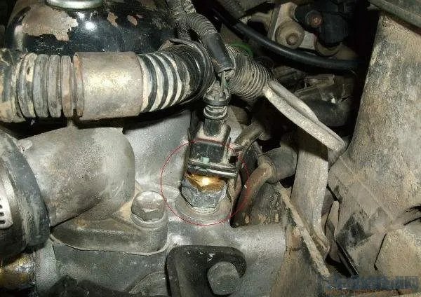 发动机故障灯亮的几种原因和处理方法