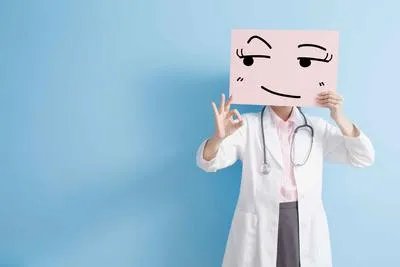 过敏性角膜炎吃些什么 过敏性角膜炎的原因是什么