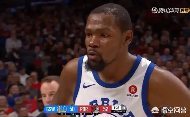 杜兰特与场边球迷发生言语冲突,后者被请出球场,杜兰特撅嘴亲亲还送飞吻,你怎么看?