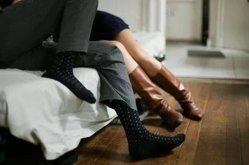 10个女的9个出过轨的意思，女人出轨概率揭秘