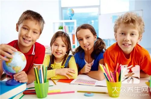 正确的坐姿和写字姿势