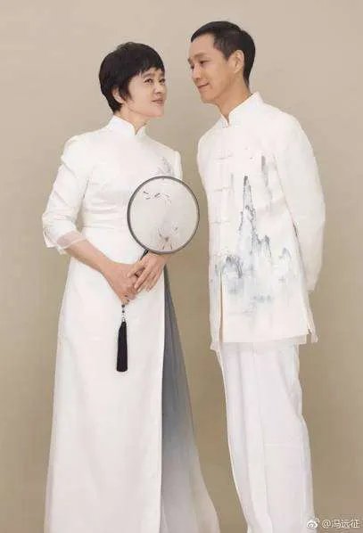 冯远征秀恩爱深情无限是因为结婚多少周年？