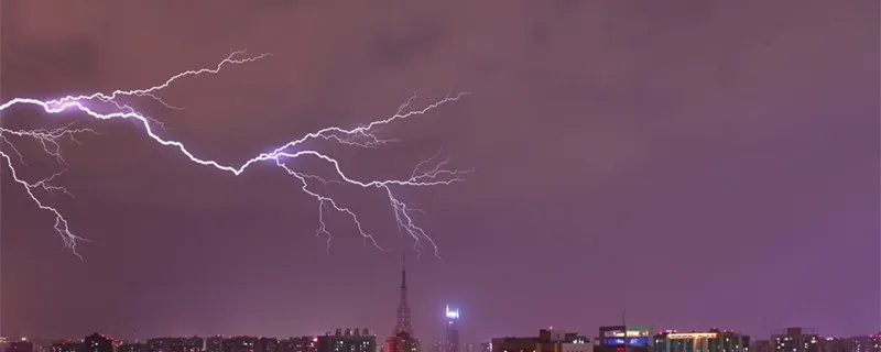 打雷能玩电脑吗 下雨天打雷能玩电脑吗