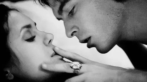 如果男人吻你下身代表什么，仅代表男人异常亢奋