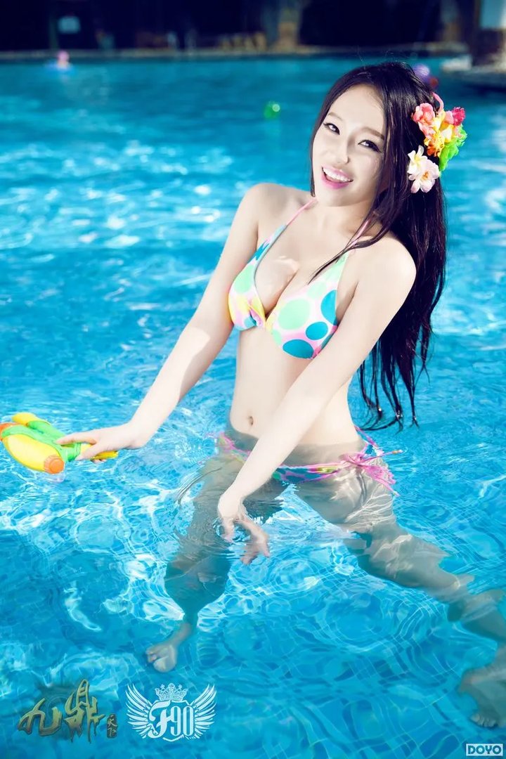 女神嫩模校花汇聚 F90巨乳天团