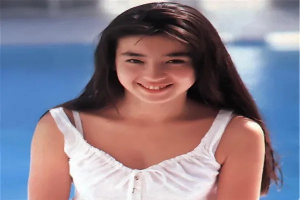 日本十大名模：宫泽理惠上榜，她热衷于慈善