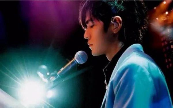 《回到过去》的歌词.....