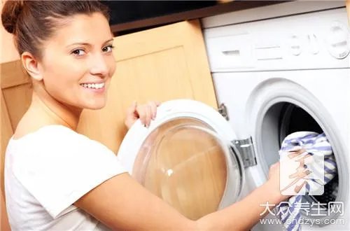 白色衣服上的辣椒油怎么洗掉?