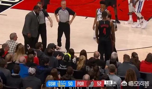 杜兰特与场边球迷发生言语冲突,后者被请出球场,杜兰特撅嘴亲亲还送飞吻,你怎么看?