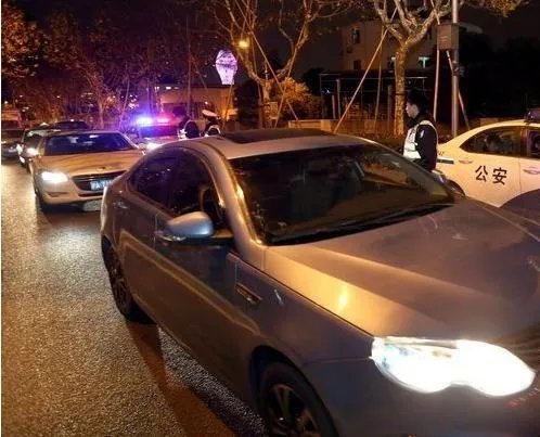 醉驾男大闹交警队？