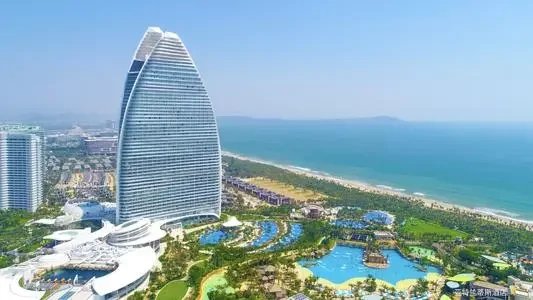 据报道，海南离岛免税一年销售468亿，其中哪些商品的销售非常火爆？