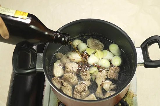 酸萝卜老鸭汤的做法