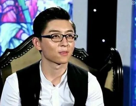 刘也行微博承认的女友是谁 刘也行的父亲做什么的