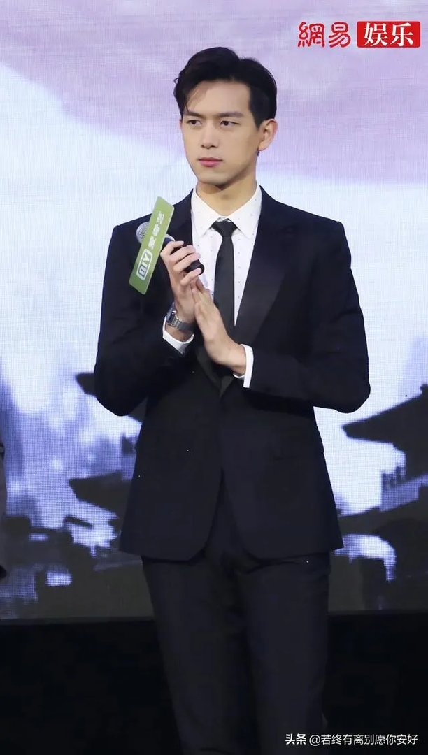 有多少人为了李现开微博？