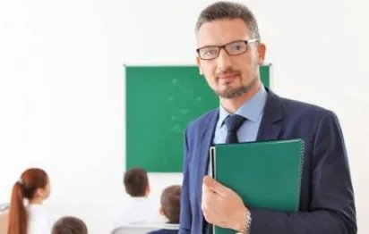 女研究生应该如何处理与男导师之间的关系?