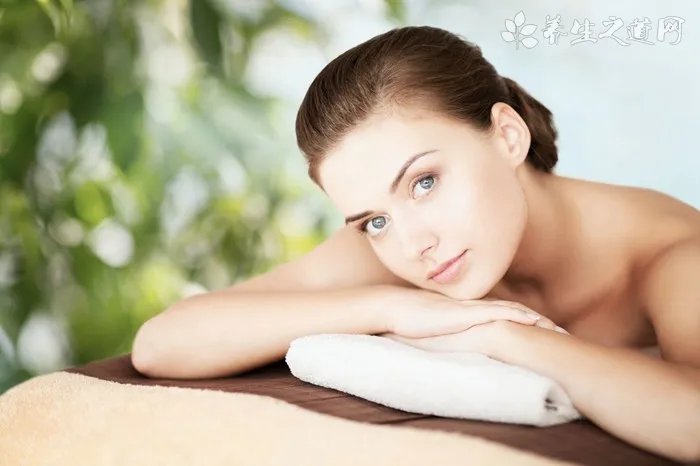 什么是自来卷沙发发质? 头发自然卷干枯毛躁蓬松怎么办