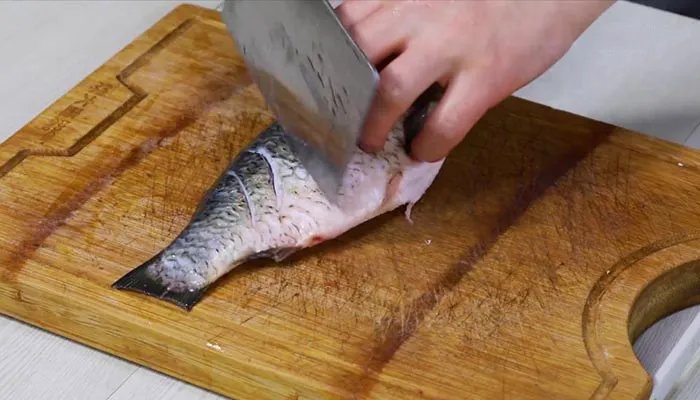 鲤鱼怎么做好吃 焖鲤鱼的做法