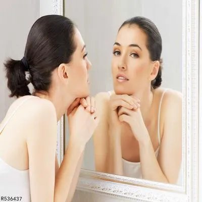 毛孔粗大使用什么护肤品好 收缩毛孔需要用对方法