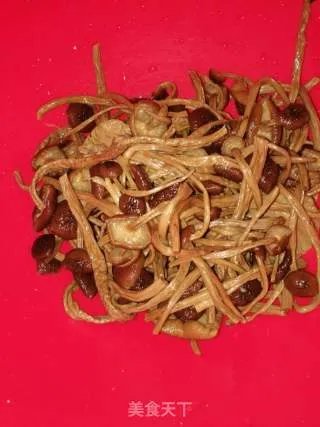 干锅茶树菇
